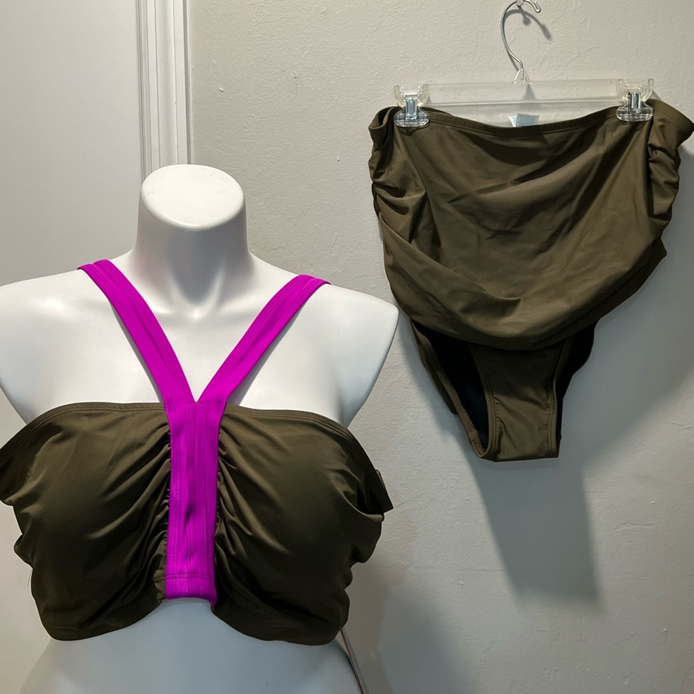 22/22 top 24/26 bottom brown and pink trim NWT- someone switched the bottoms